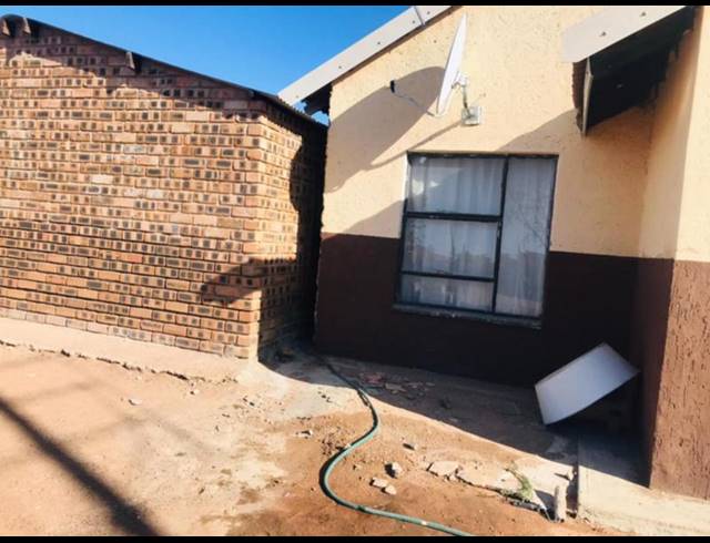 3 BEDROOM HOUSE FOR SALE IN MOLETJI